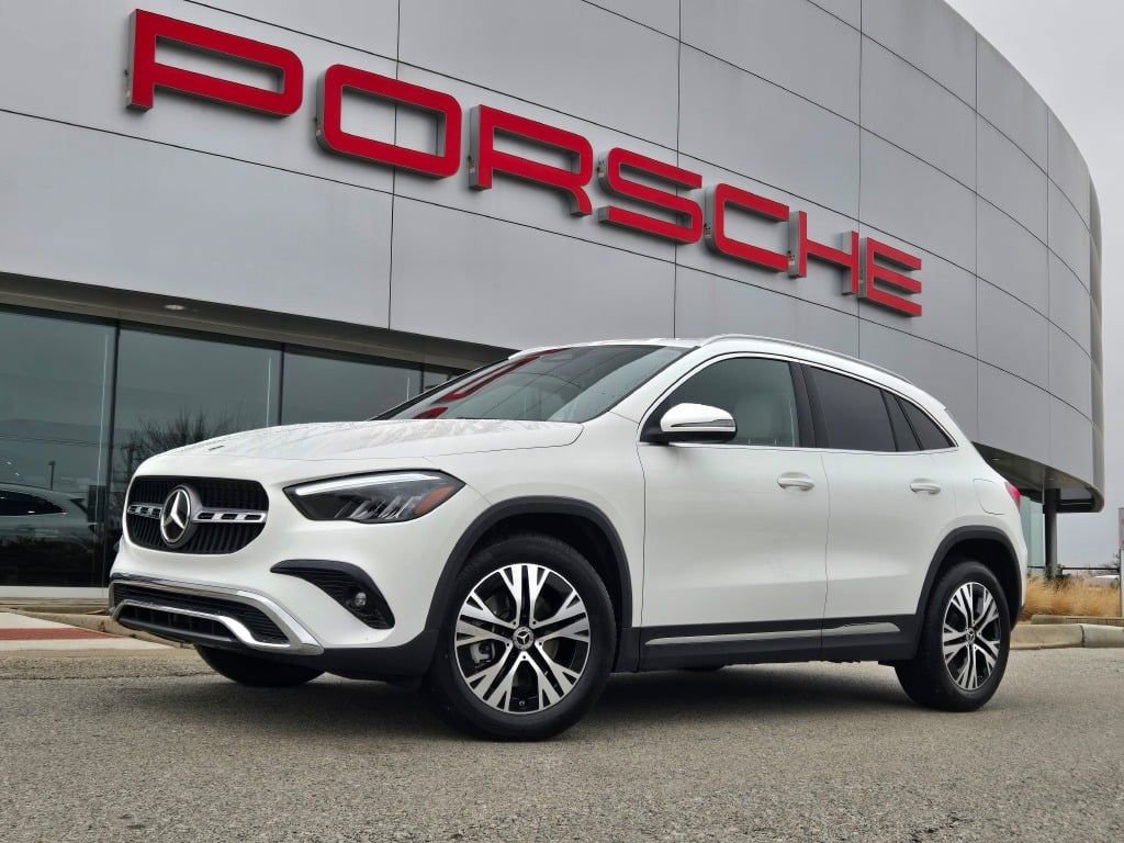 Used 2025 Mercedes-Benz GLA 250 4MATIC image 1