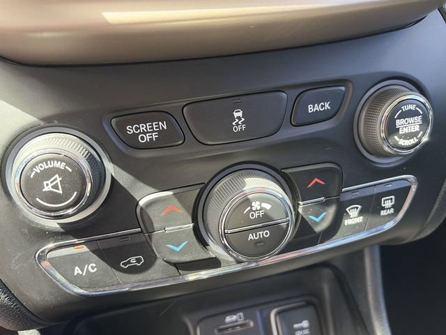 Used 2016 Jeep Cherokee Limited FWD image 28