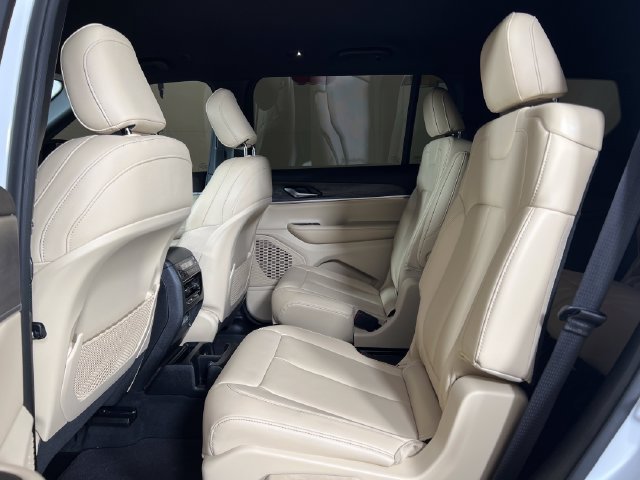 Used 2024 Jeep Grand Cherokee L Limited RWD image 24