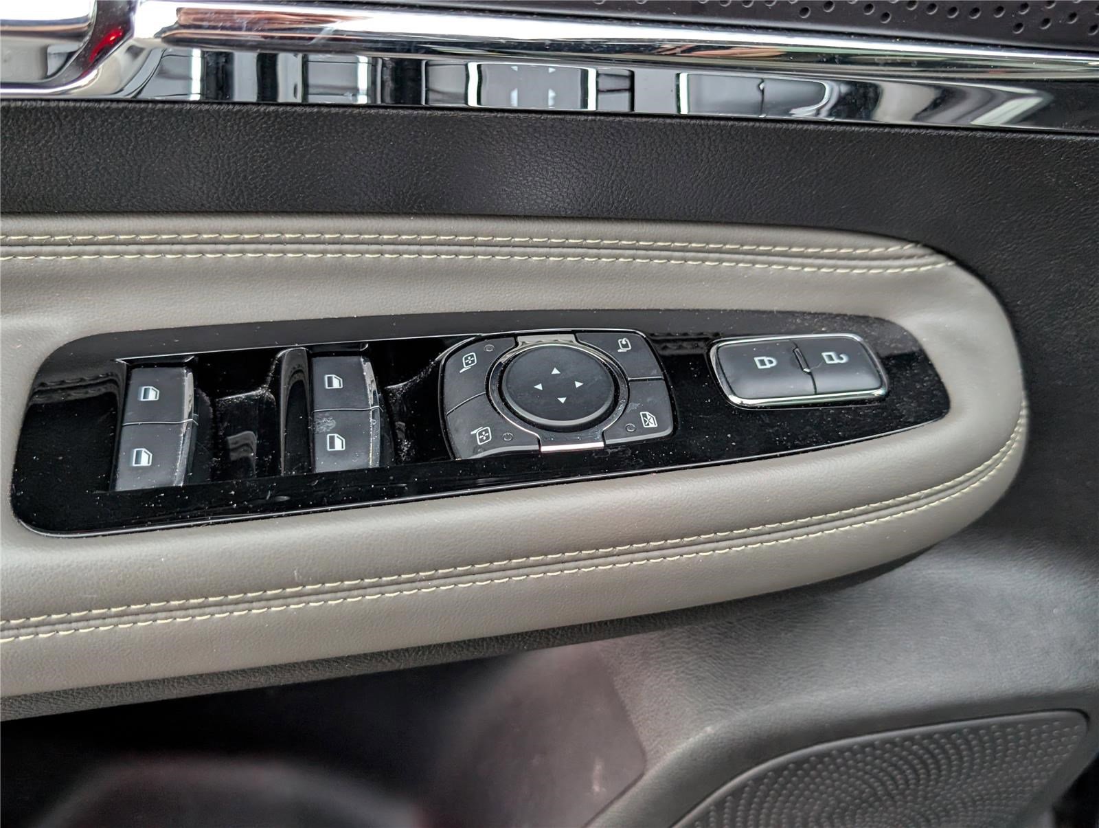 Used 2023 Lincoln Corsair AWD w/ Equipment Group 101A image 18