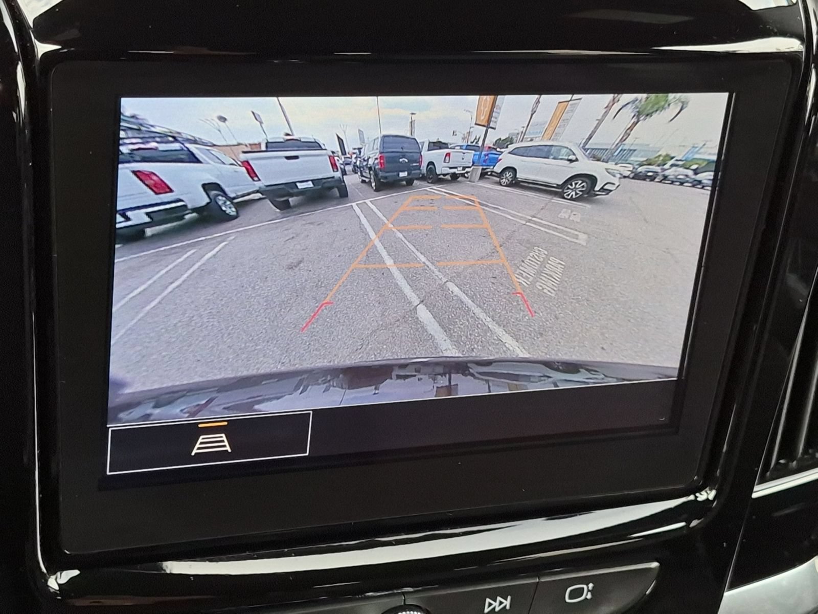 Used 2023 Chevrolet Traverse LT FWD image 19