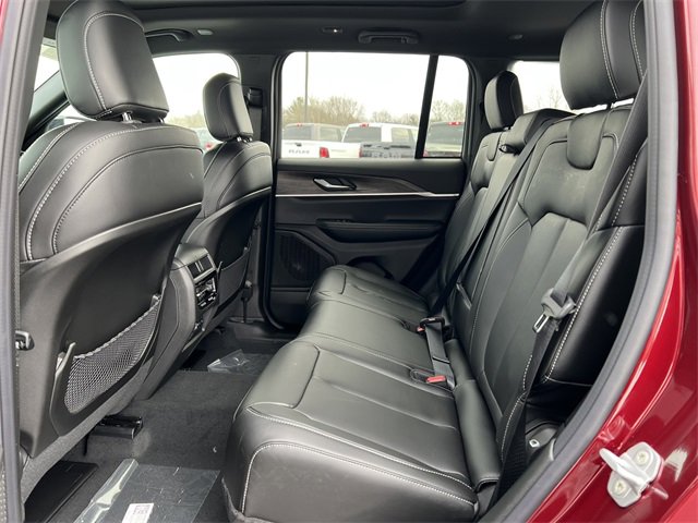 New 2025 Jeep Grand Cherokee Limited w/ Trailer Tow Package image 4