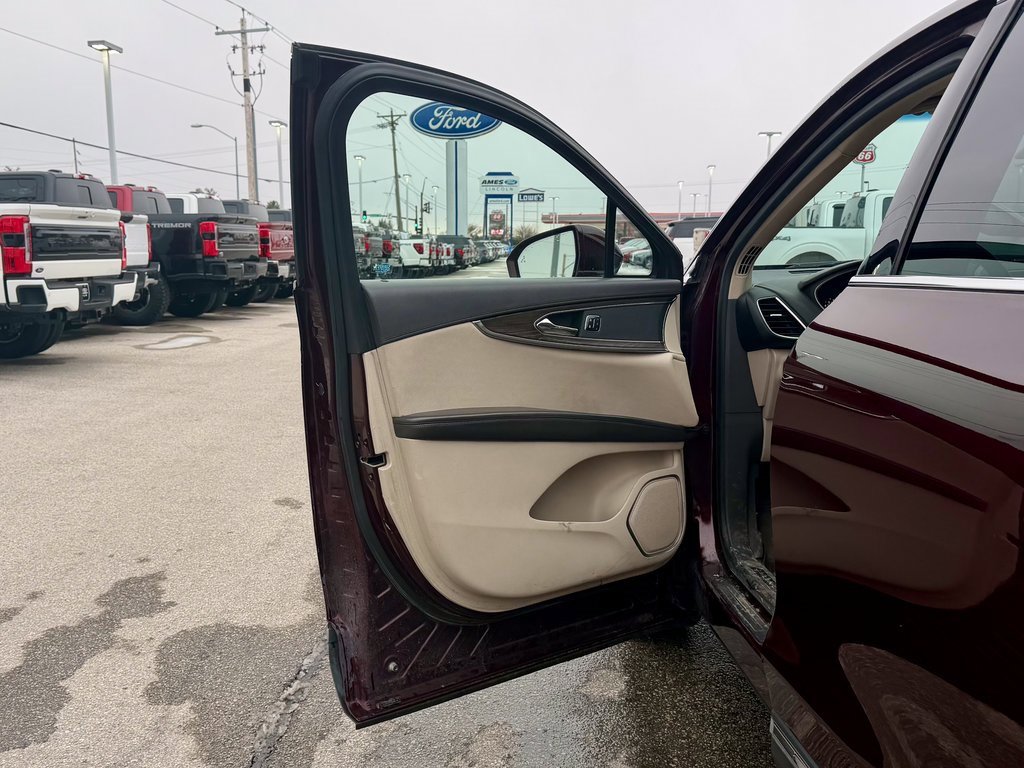 Used 2017 Lincoln MKX Reserve w/ Driver Assistance Package image 11