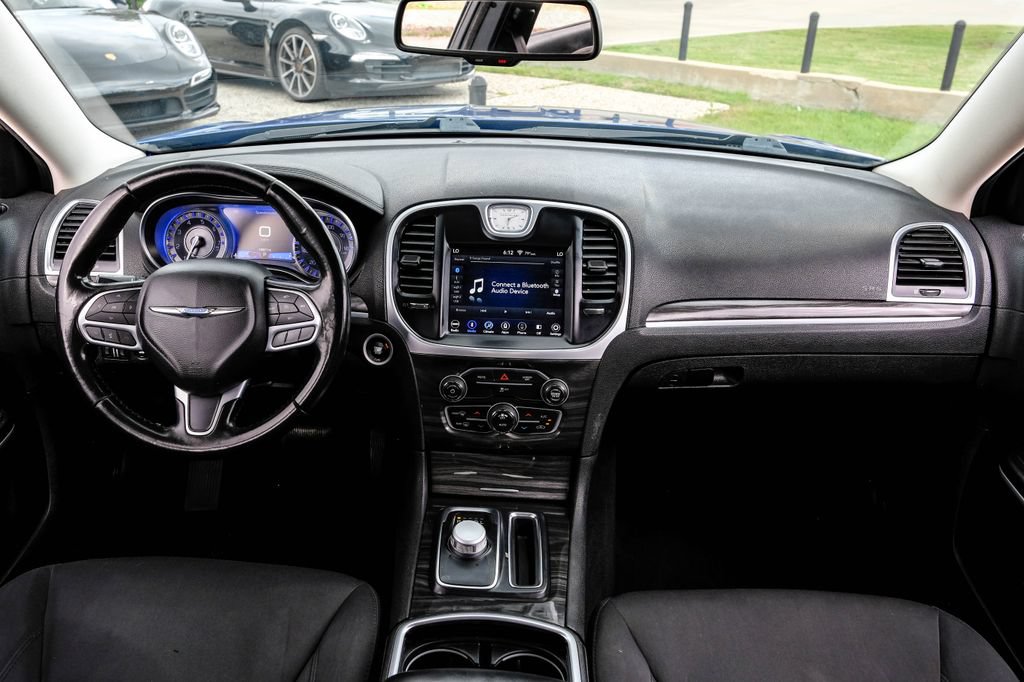 Used 2019 Chrysler 300 Touring w/ Chrome Appearance Package RWD image 9