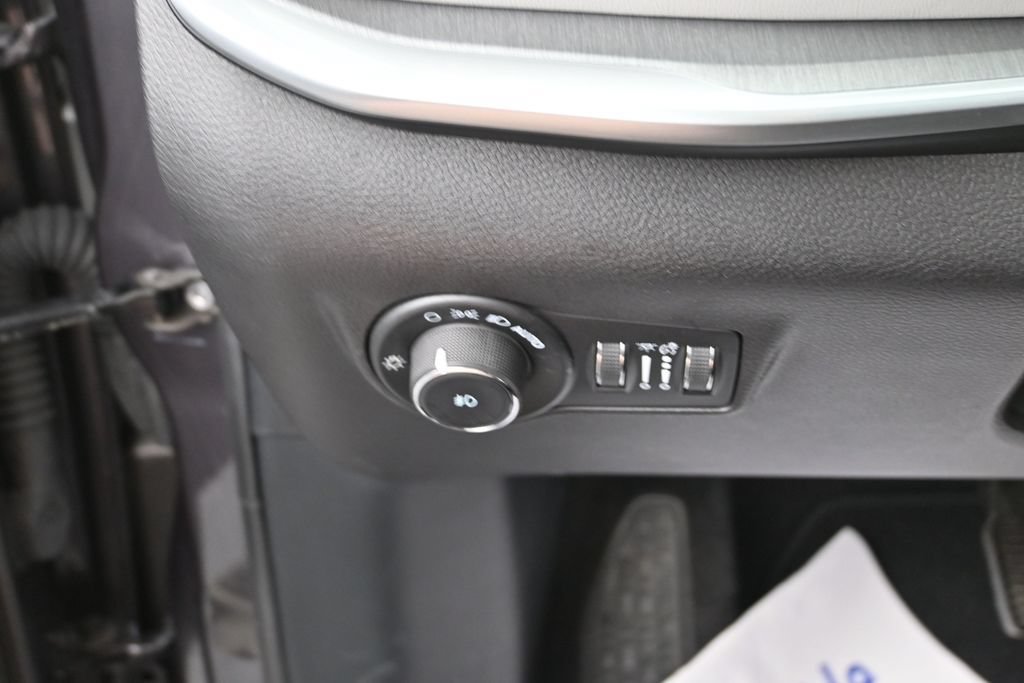 Used 2024 Jeep Compass Limited w/ Sun and Sound Group AWD/4WD image 33