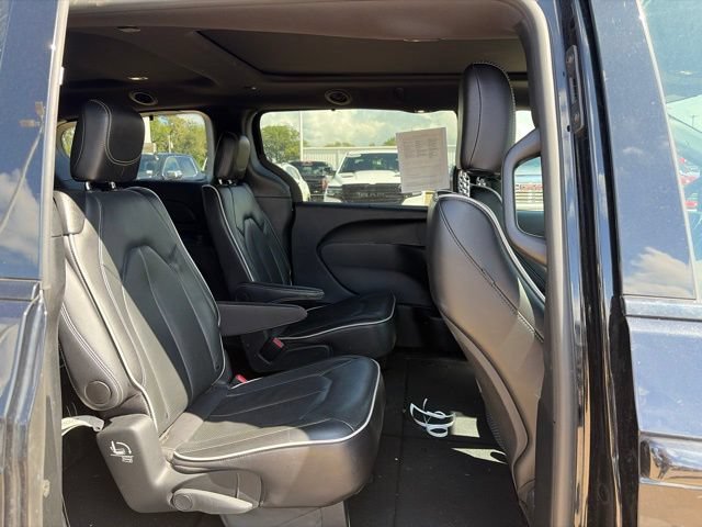 Used 2025 Chrysler Pacifica Limited FWD image 20