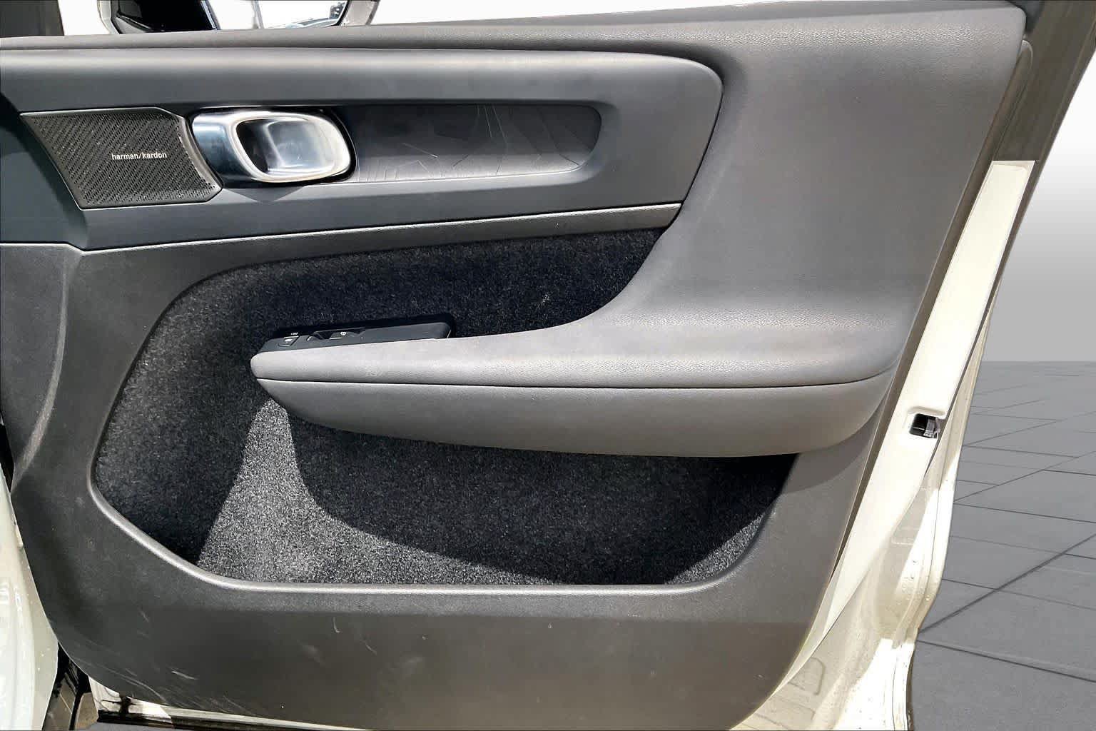 Used 2023 Volvo XC40 Recharge Ultimate AWD/4WD image 21