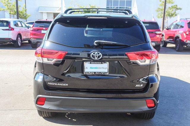 Used 2018 Toyota Highlander XLE w/ Carpet Mat Package (TMS) FWD image 6