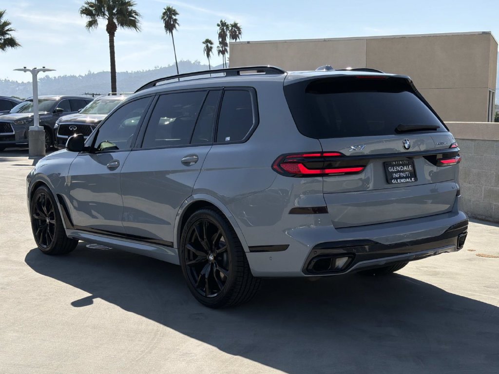 Used 2024 BMW X7 xDrive40i w/ M Sport Package AWD/4WD image 4