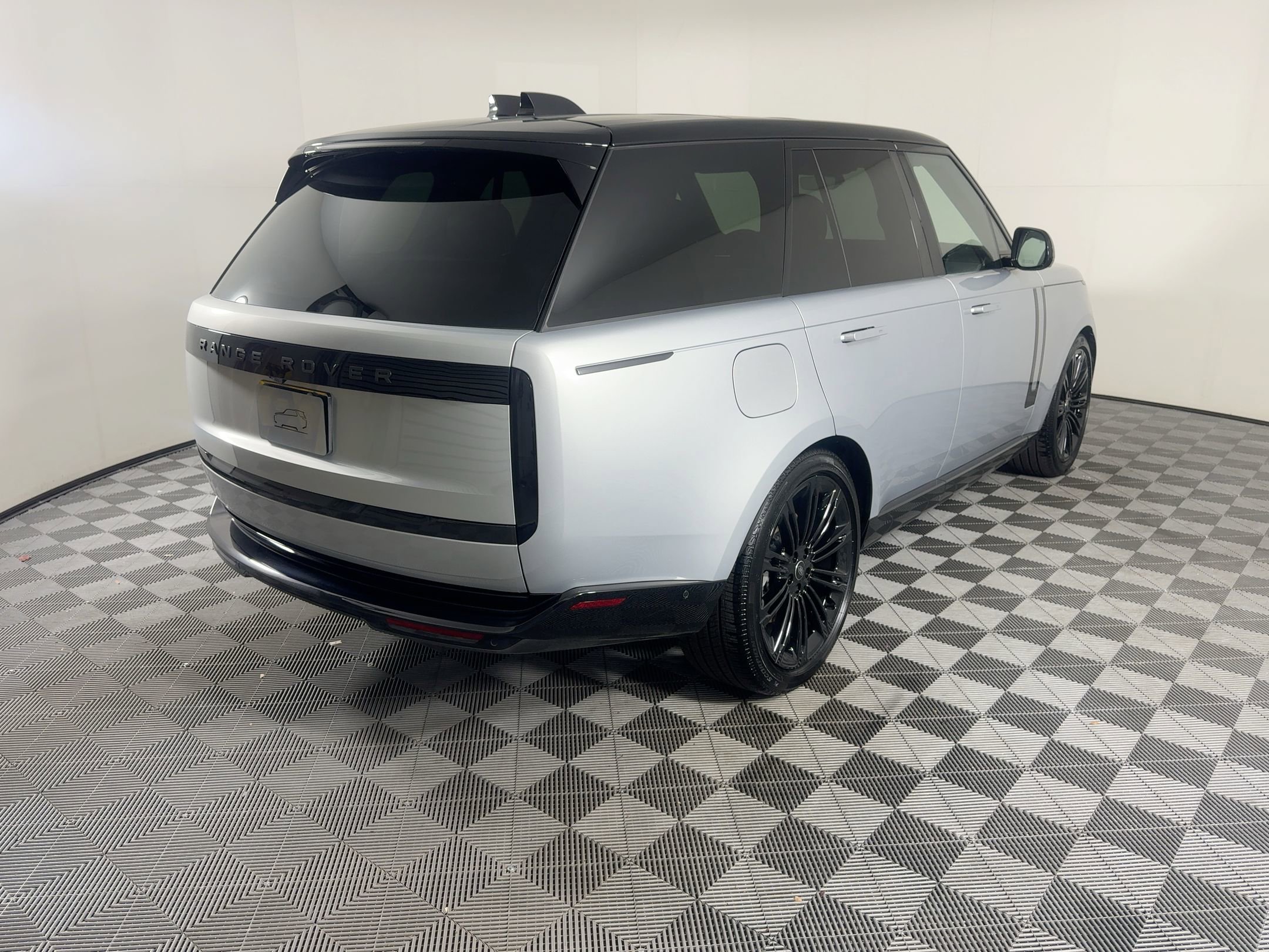 New 2025 Land Rover Range Rover SE image 28