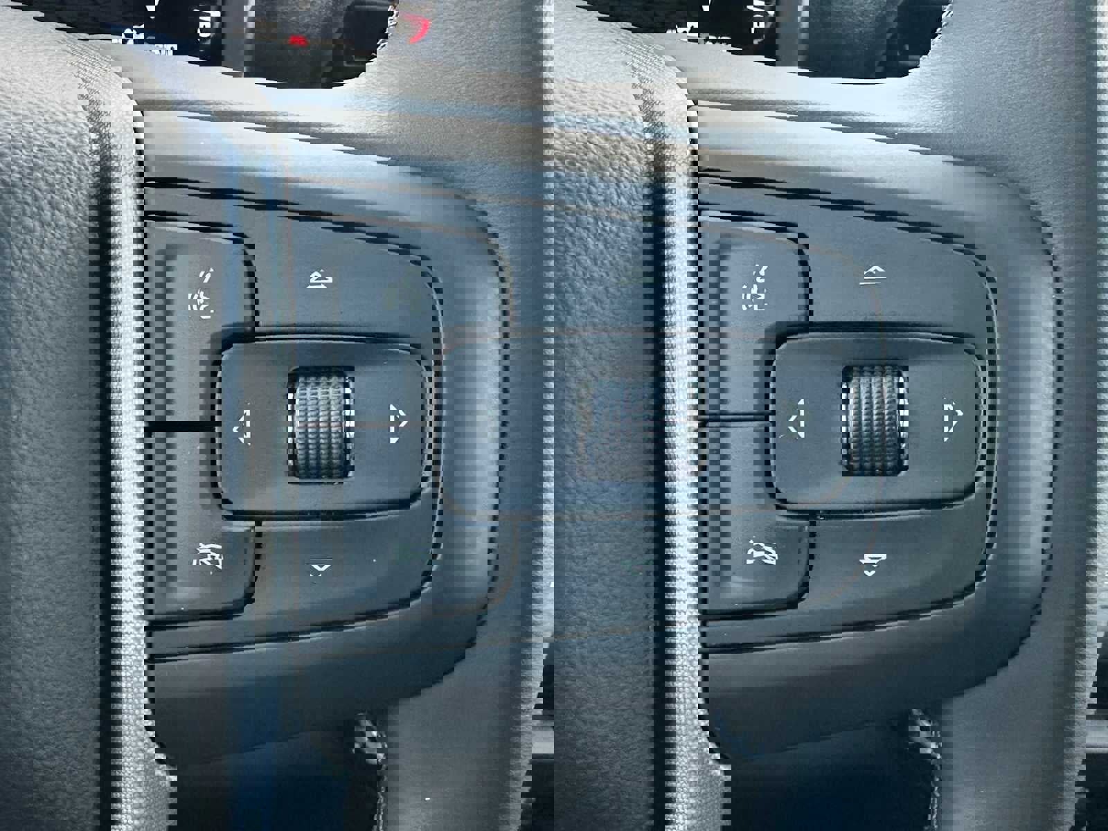 Used 2025 GMC Sierra 1500 SLE w/ X31 Off-Road Package image 34