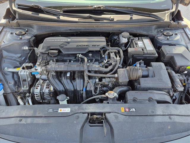 Used 2025 Hyundai Elantra Limited FWD image 23