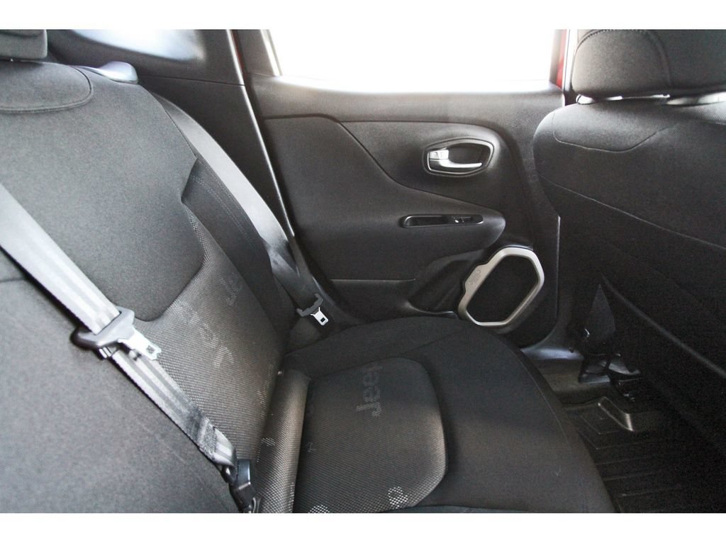 Used 2015 Jeep Renegade Latitude AWD/4WD image 12