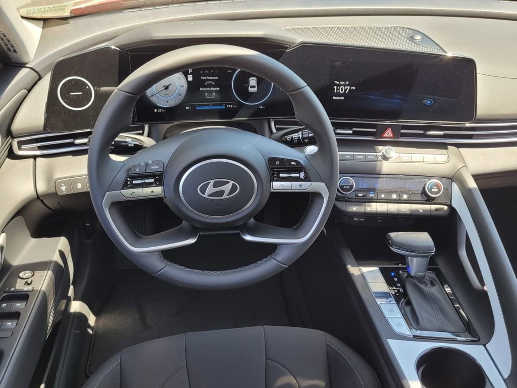 New 2025 Hyundai Elantra SEL image 15
