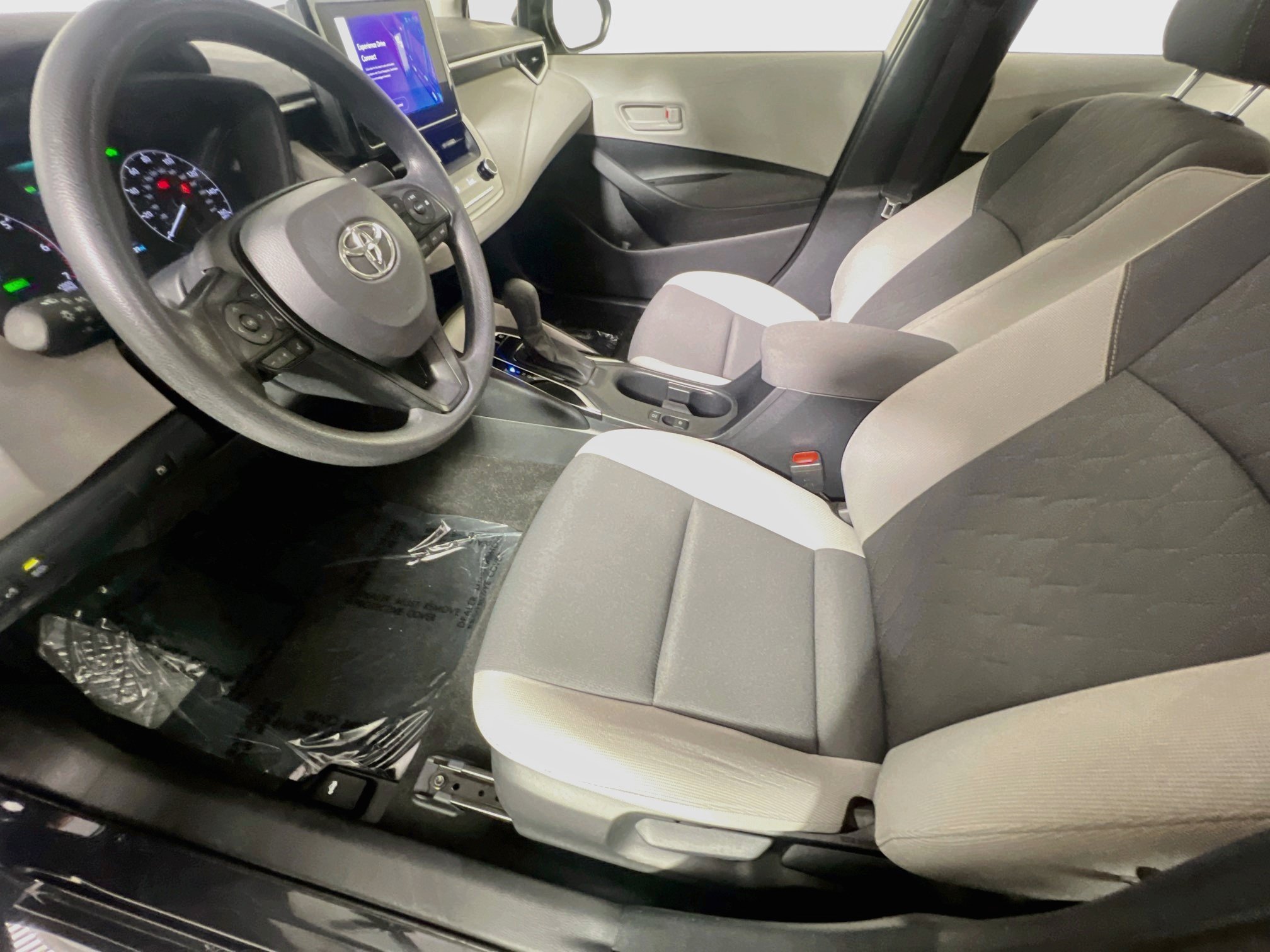 Used 2025 Toyota Corolla LE FWD image 15