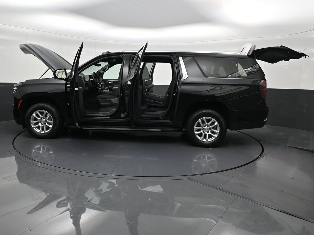 Used 2025 Chevrolet Suburban LS RWD image 38