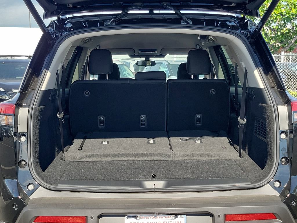 New 2025 Nissan Pathfinder SL AWD/4WD image 16