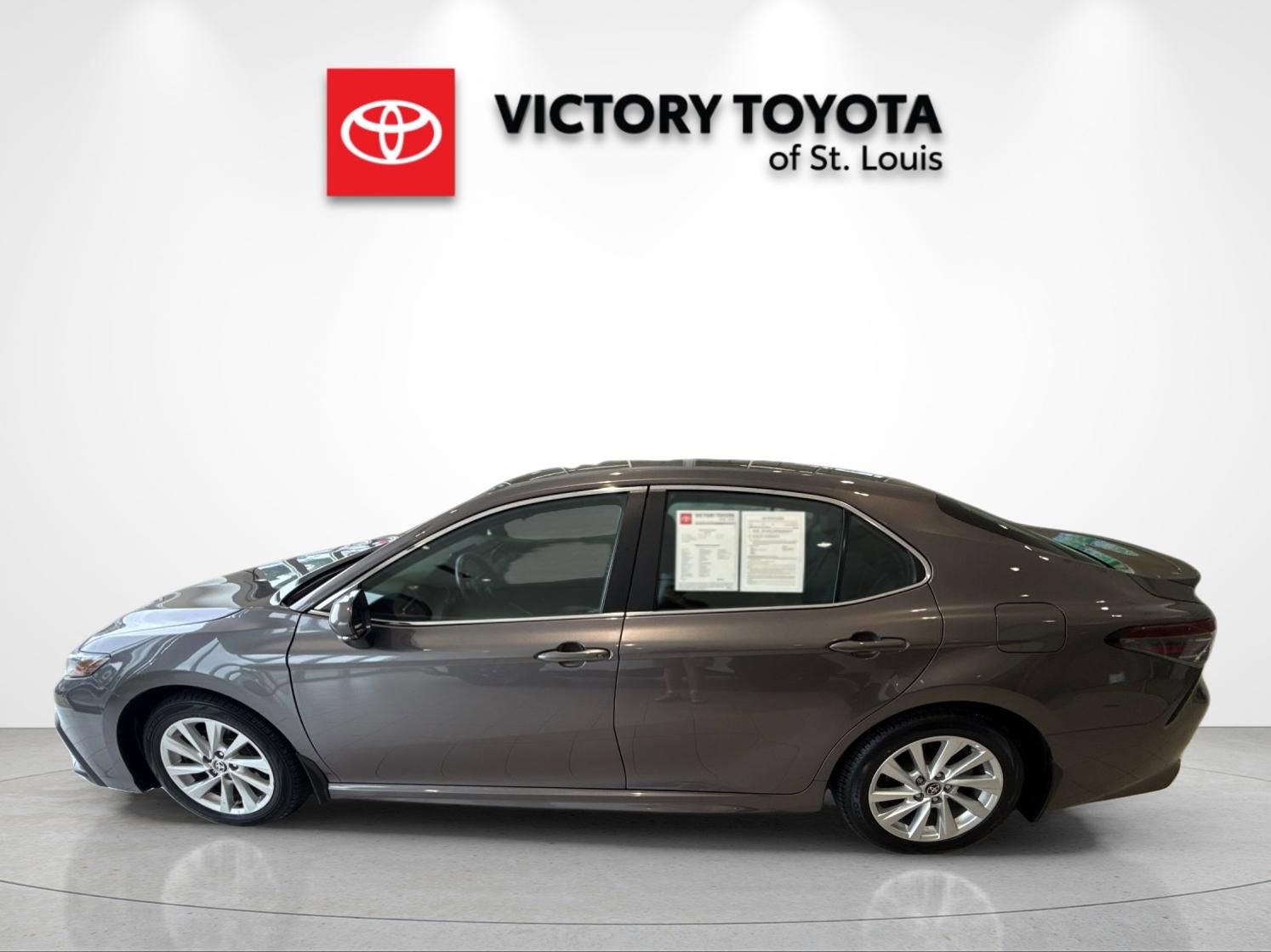 Used 2023 Toyota Camry SE FWD image 6