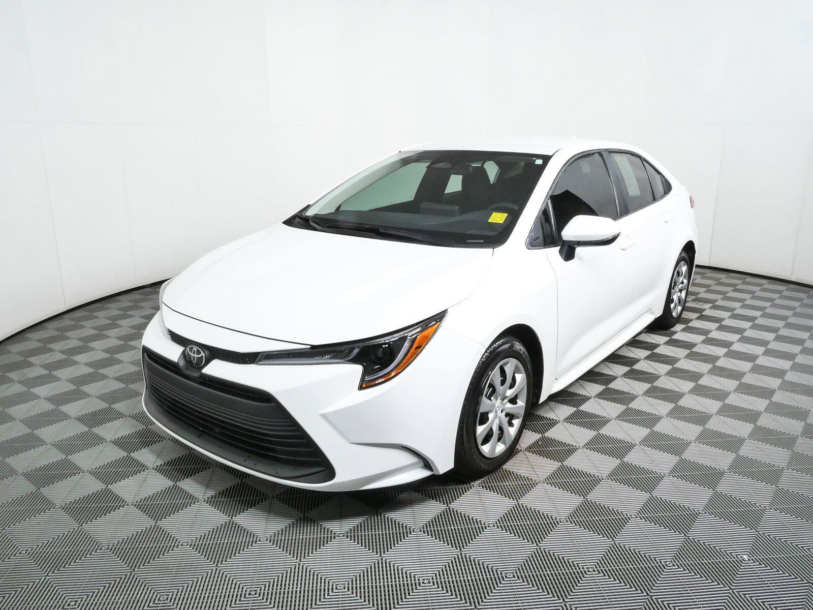 Used 2025 Toyota Corolla LE FWD image 29