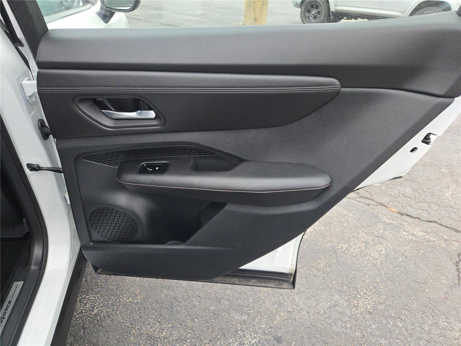 Used 2023 Nissan Ariya AWD image 9