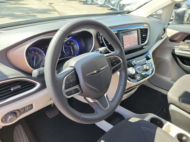 Used 2023 Chrysler Voyager LX FWD image 20