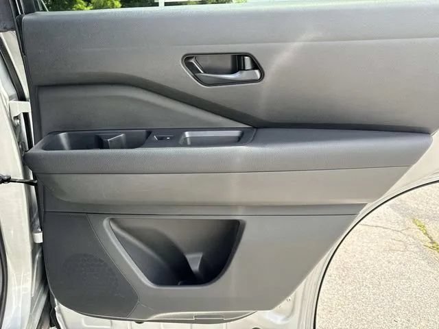 Used 2025 Nissan Pathfinder SV FWD image 26