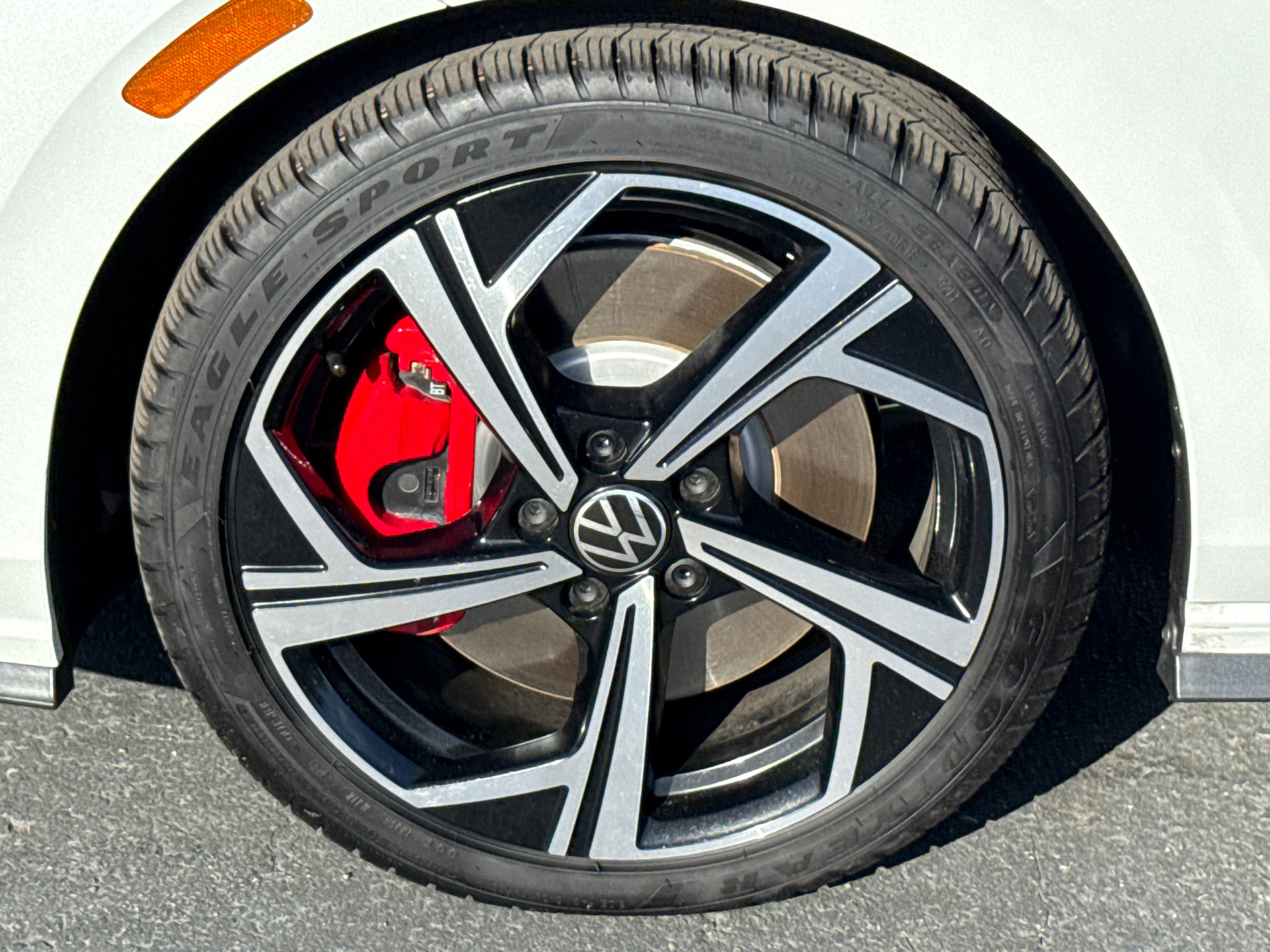 Used 2024 Volkswagen GTI SE FWD image 5