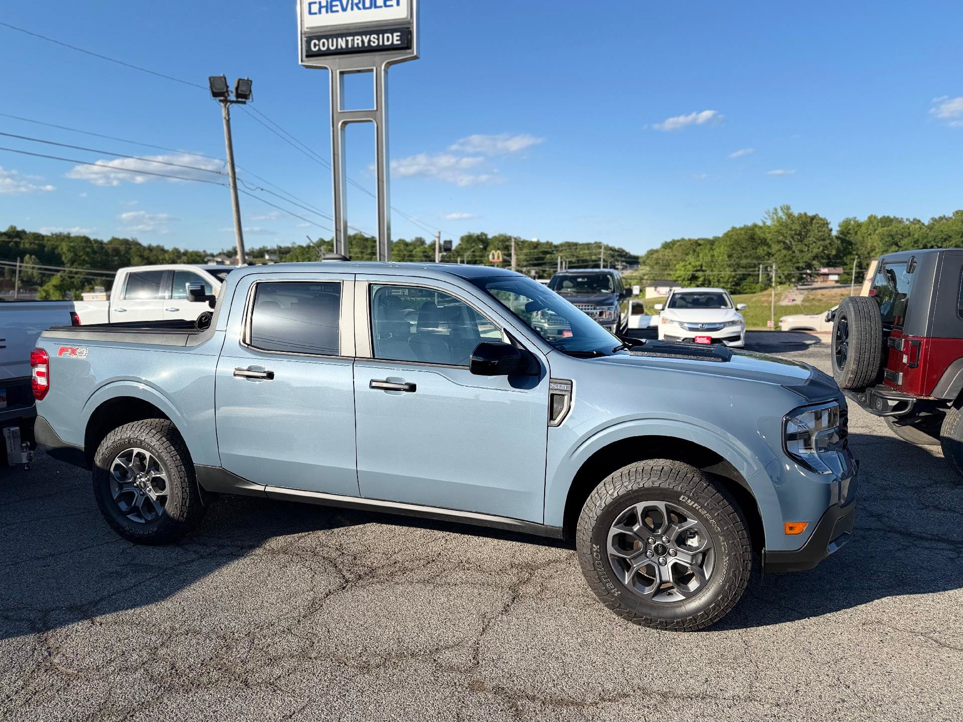 Used 2025 Ford Maverick XLT w/ XLT Luxury Package AWD/4WD image 2