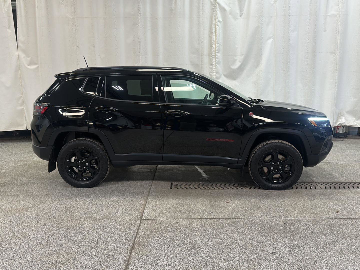 Used 2023 Jeep Compass Trailhawk w/ Trailhawk Elite Group AWD/4WD image 6