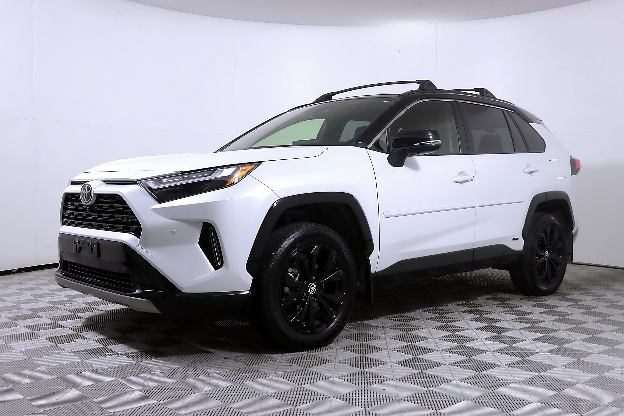 Used 2025 Toyota RAV4 XSE w/ Advanced Technology Package AWD/4WD image 2