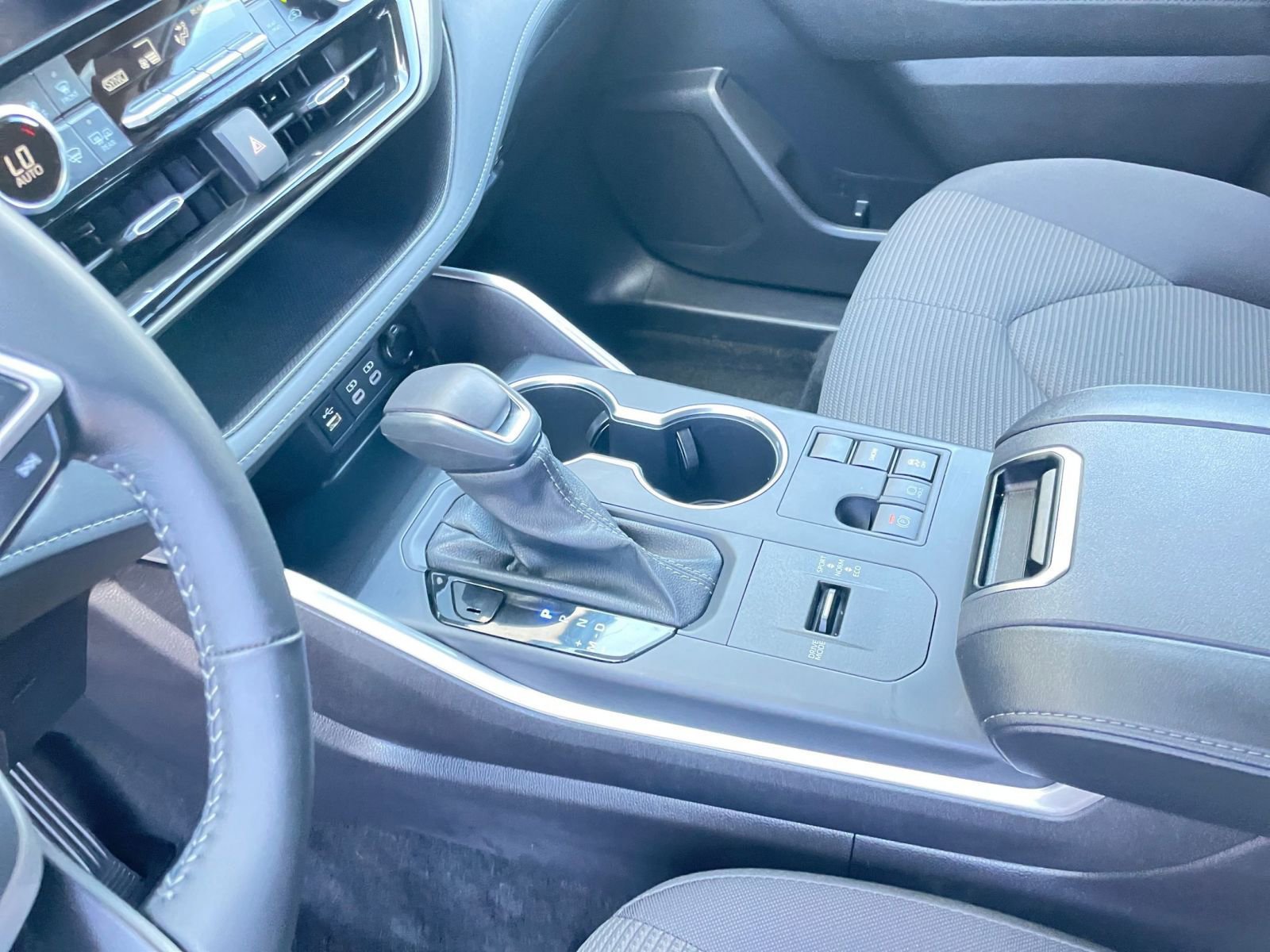 Used 2025 Toyota Highlander LE image 43