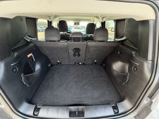 Used 2019 Jeep Renegade Latitude w/ Cold Weather Group image 12