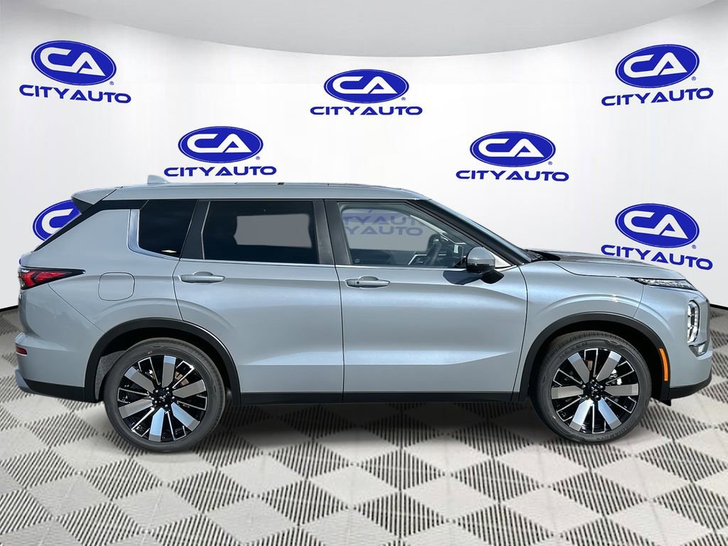 New 2026 Mitsubishi Outlander SE FWD image 2