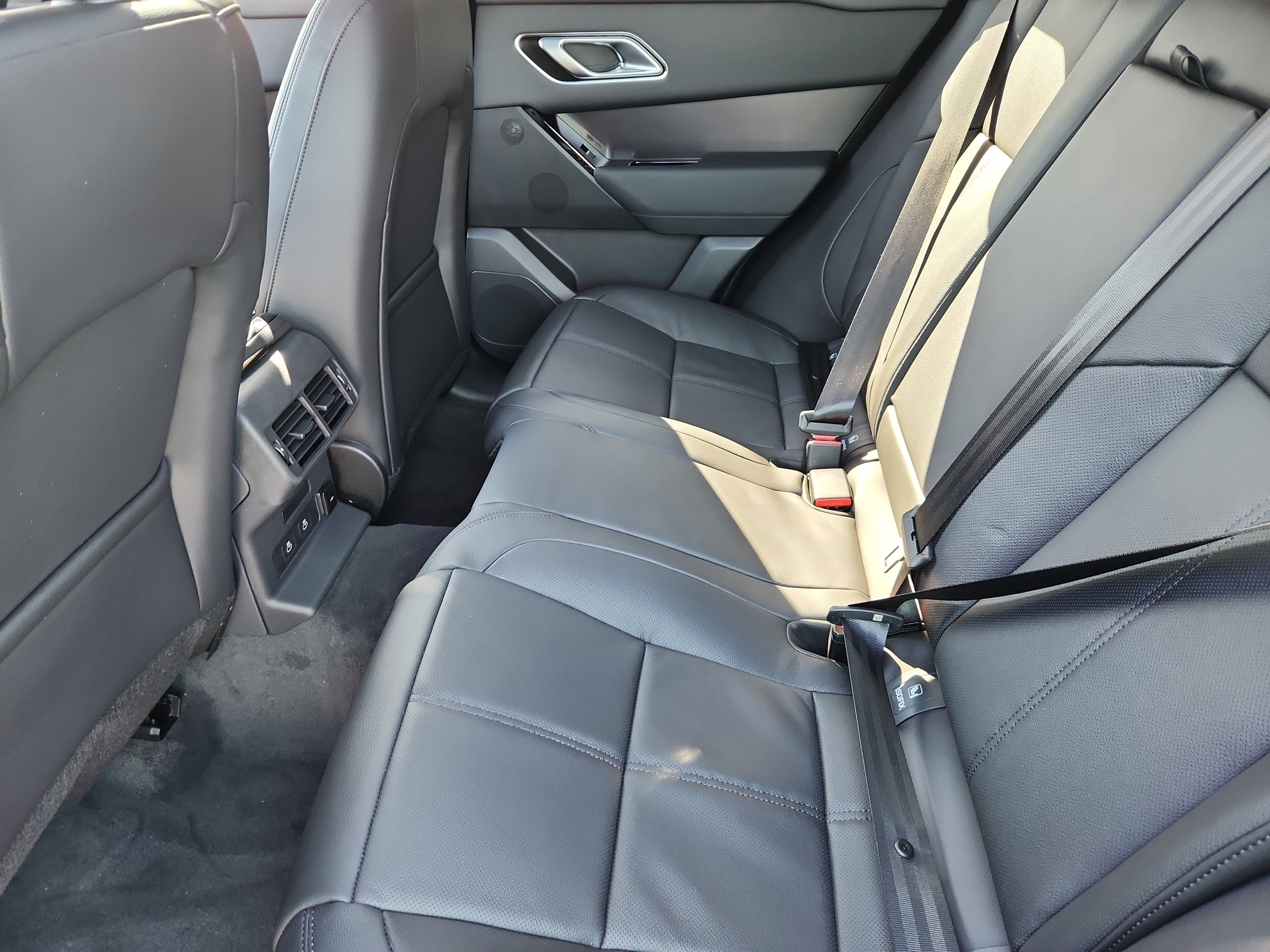 New 2026 Land Rover Range Rover Velar Dynamic SE image 5