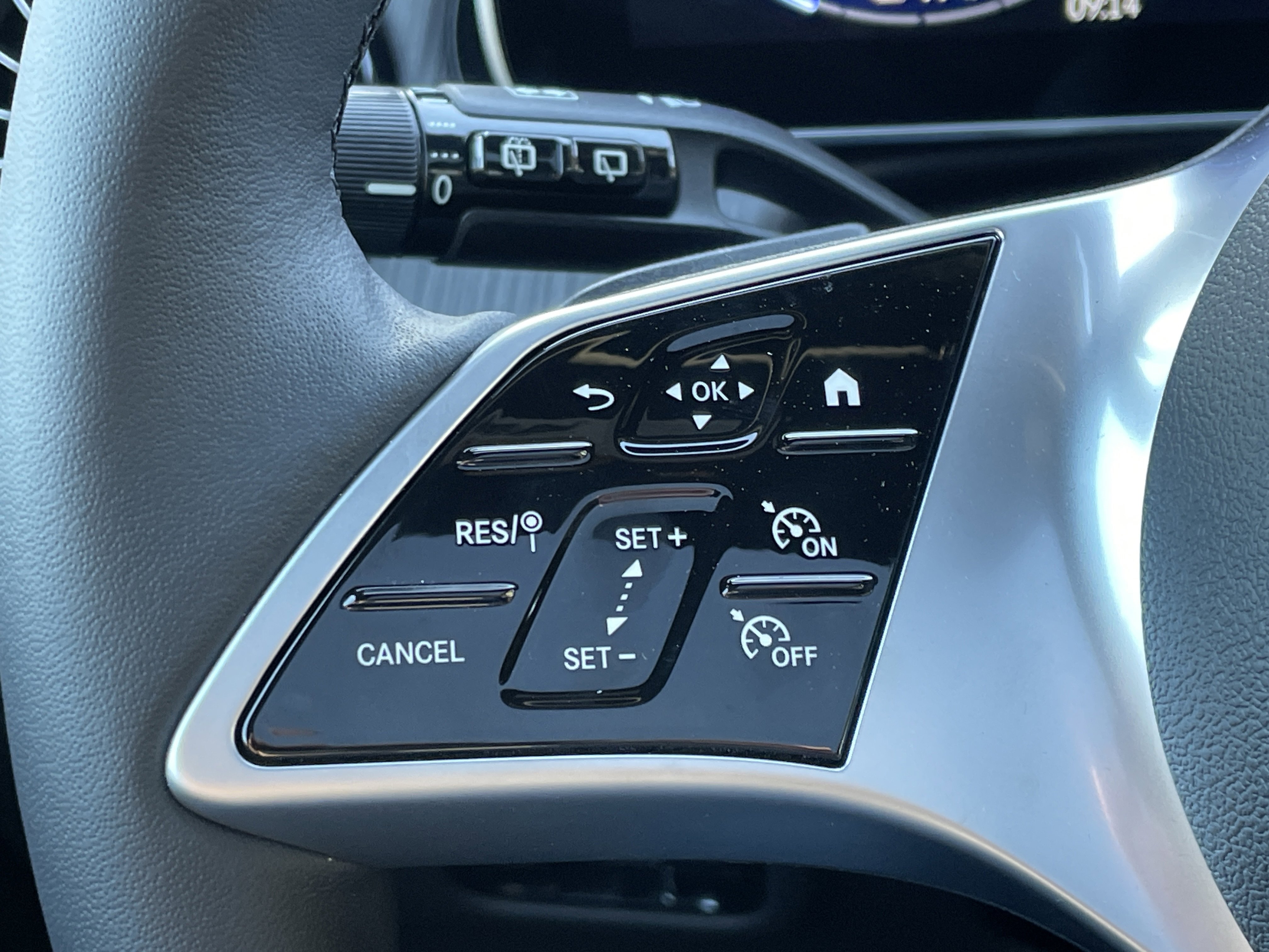 New 2026 Mercedes-Benz EQE 320 4MATIC SUV image 24