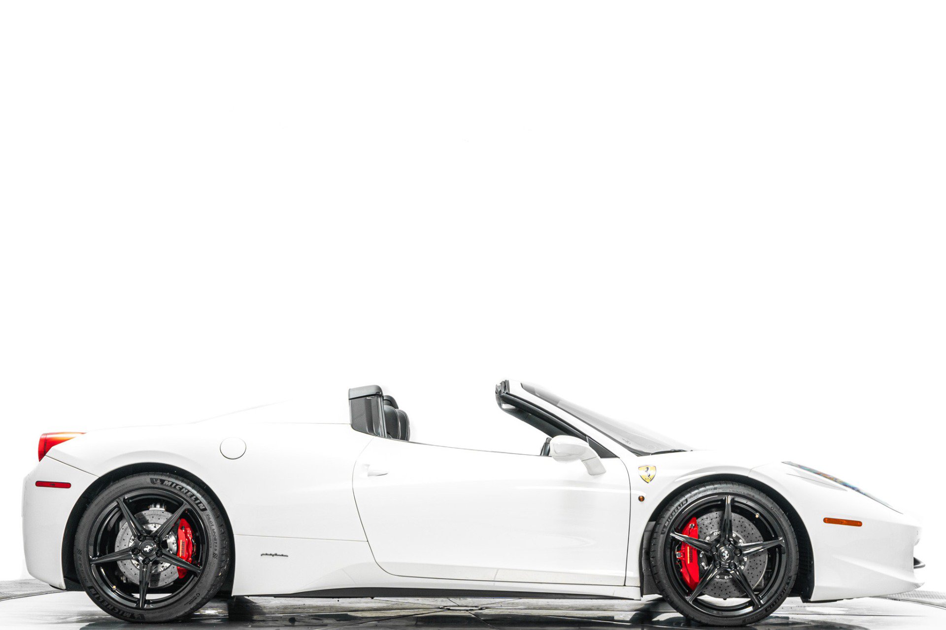 Used 2015 Ferrari 458 Spider RWD image 2