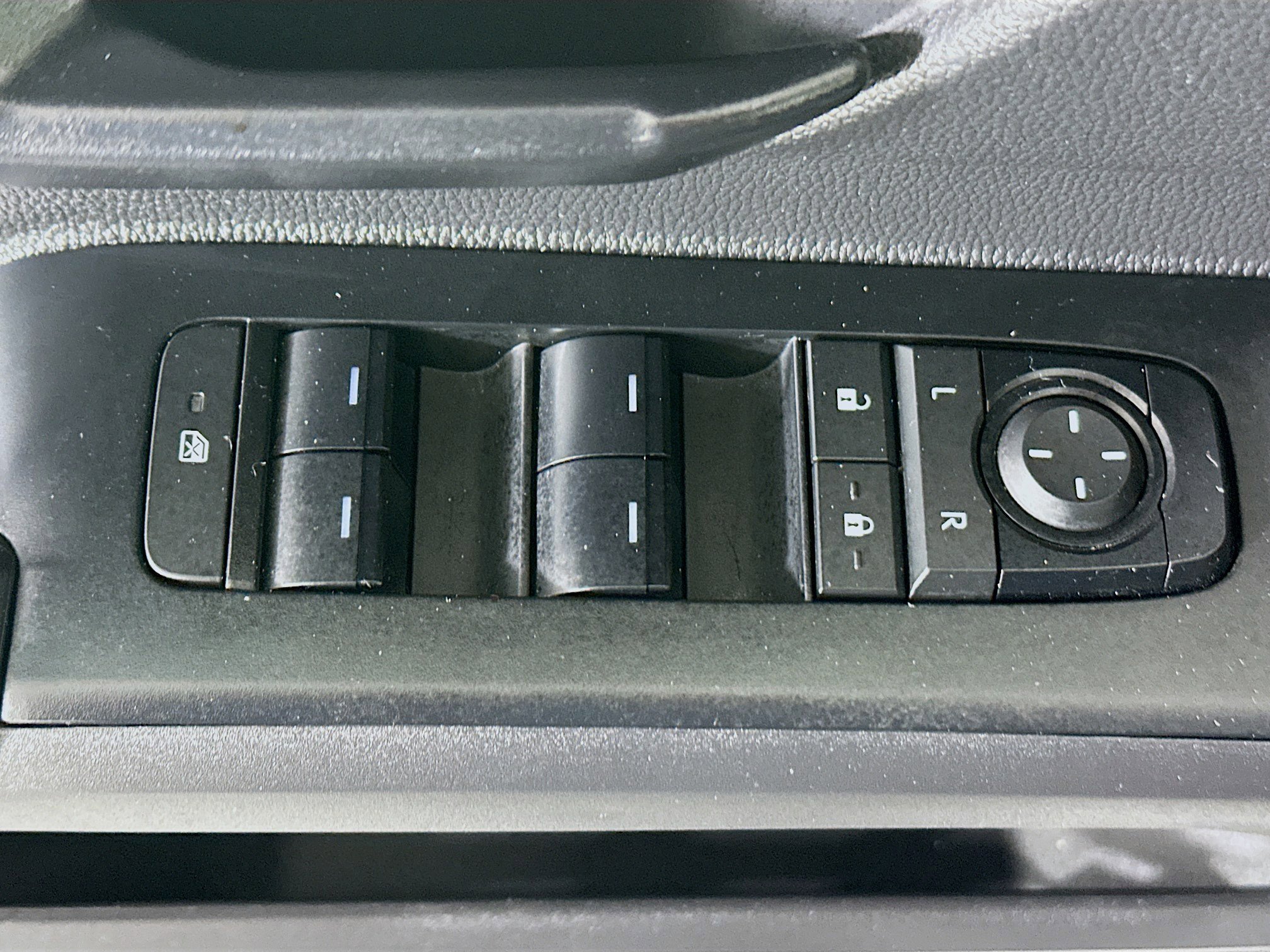 Used 2024 Toyota Tacoma SR AWD/4WD image 14