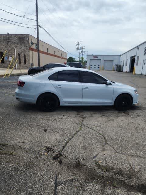 Used 2017 Volkswagen Jetta S w/ Jetta S Cold Weather Package FWD image 11