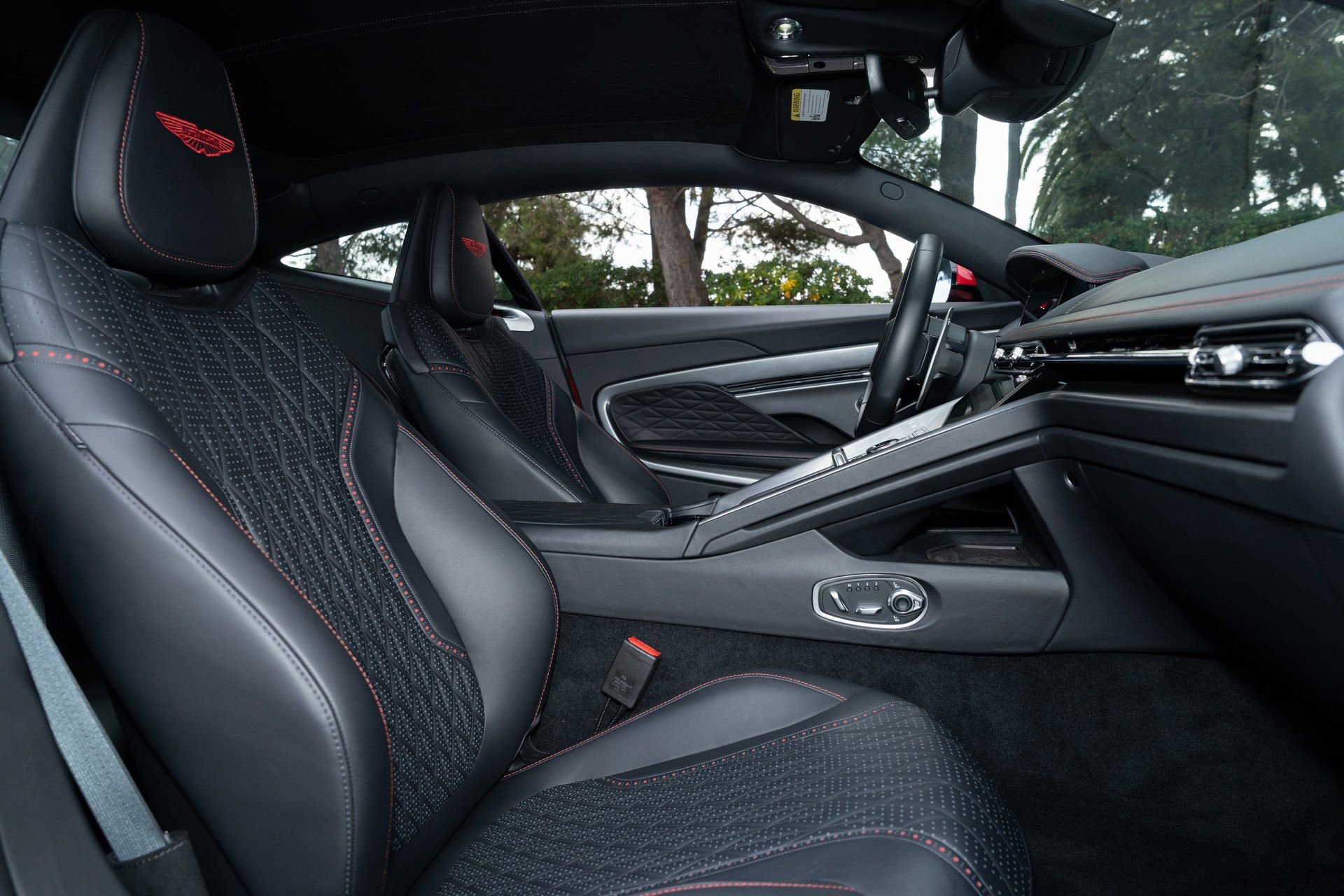 Used 2024 Aston Martin DB12 Coupe image 21