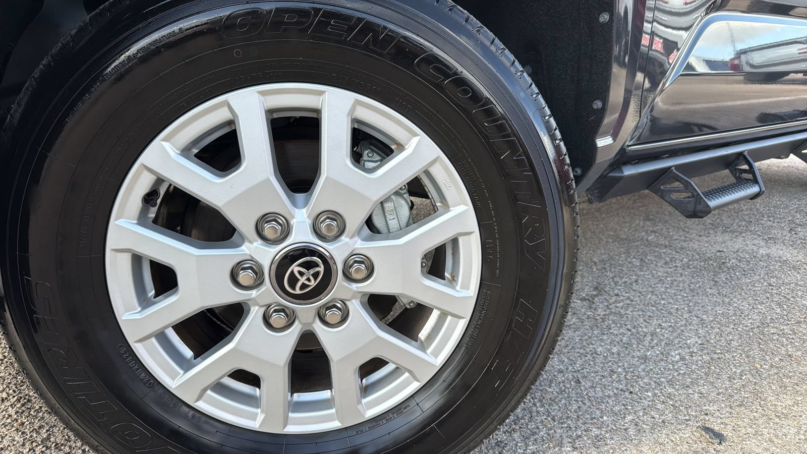 Used 2025 Toyota Tacoma SR5 RWD image 29