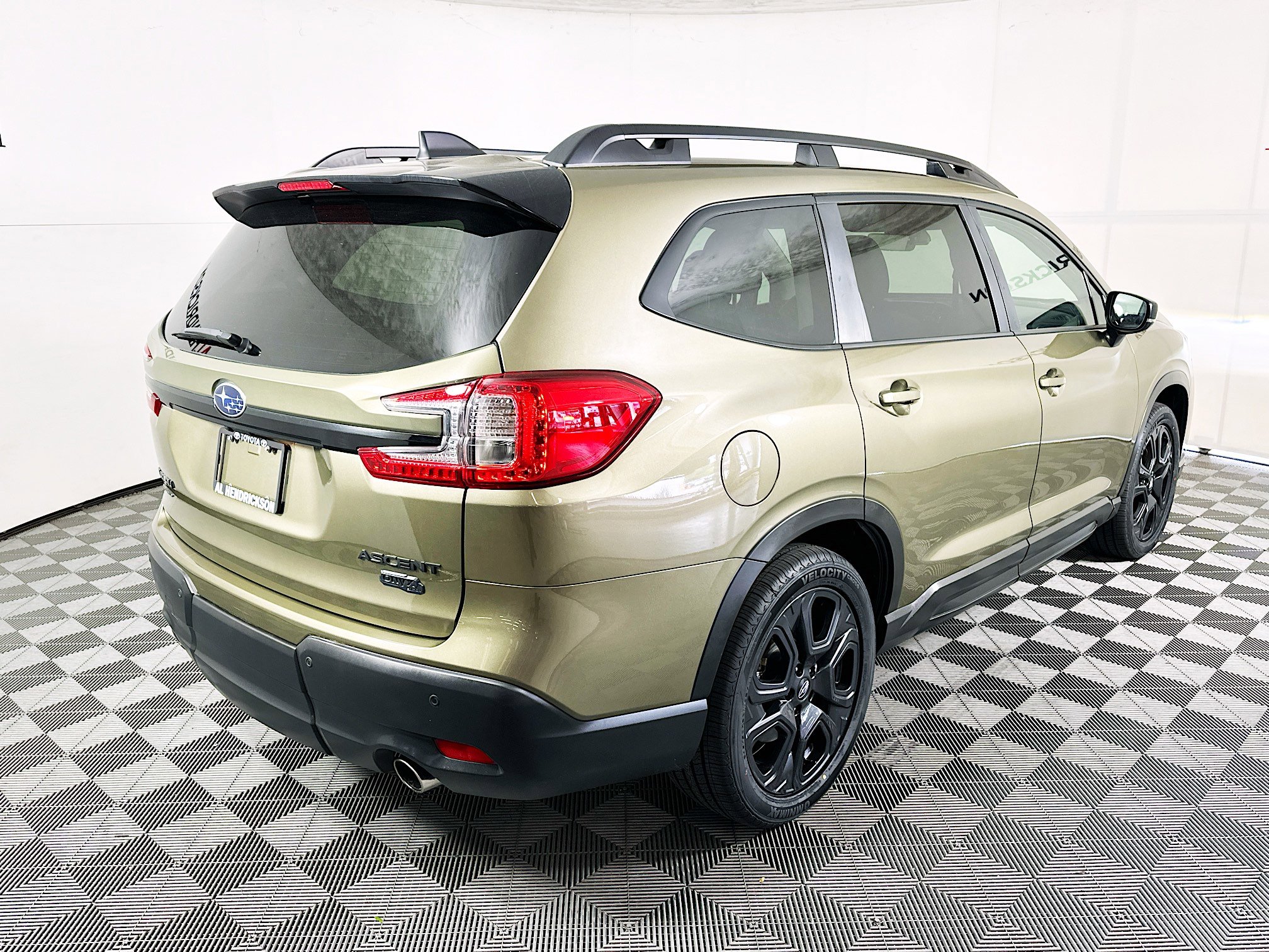 Used 2024 Subaru Ascent Onyx Edition image 3