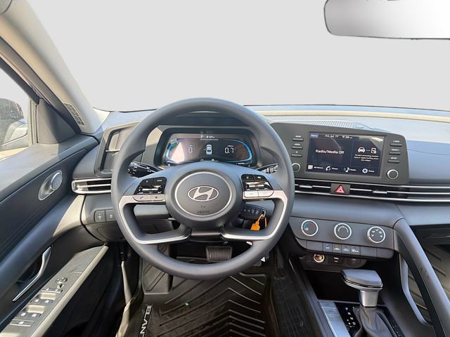 New 2026 Hyundai Elantra SE FWD image 21