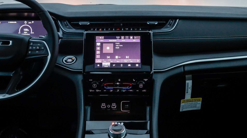 New 2025 Jeep Grand Cherokee Altitude image 14