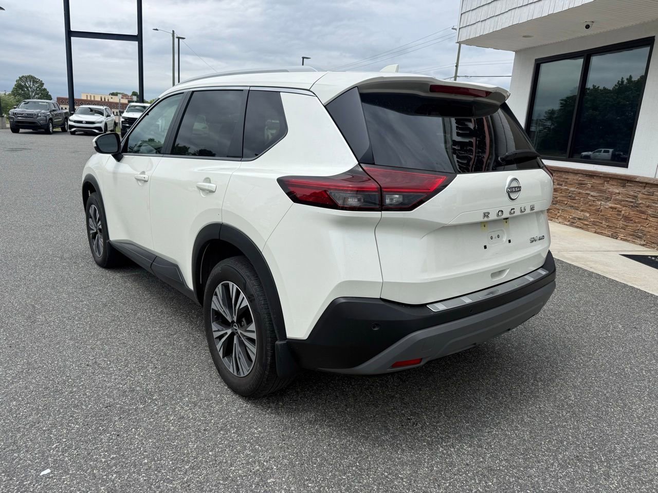 Used 2023 Nissan Rogue SV w/ SV Premium B Package AWD/4WD image 4