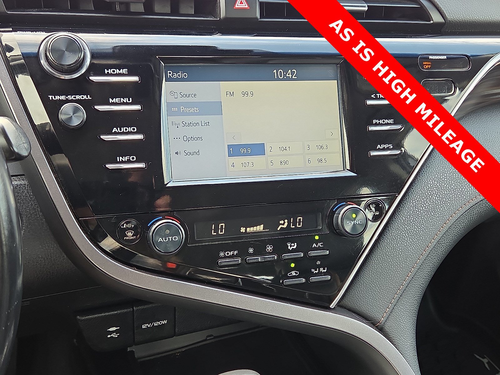 Used 2018 Toyota Camry XLE FWD image 16