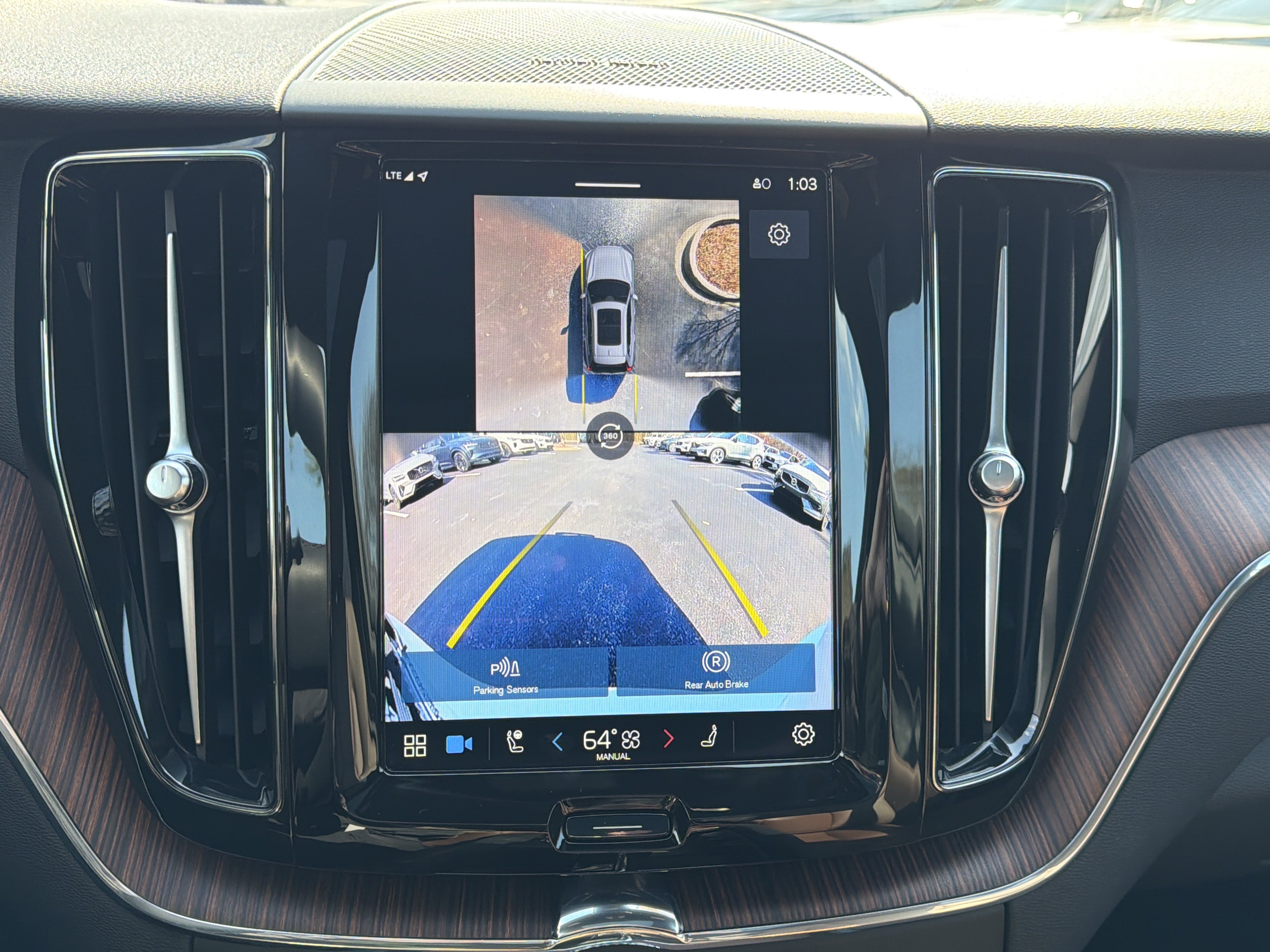 Certified 2024 Volvo XC60 T8 Plus image 25