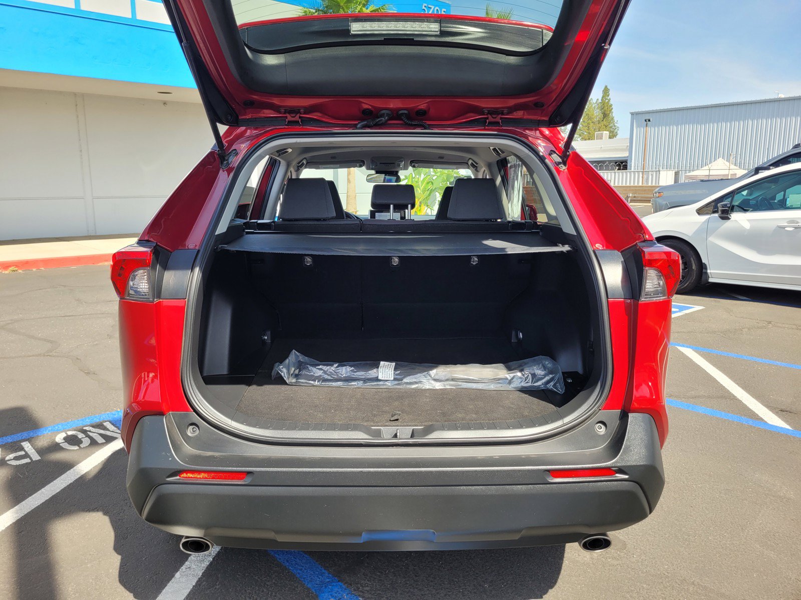 Used 2023 Toyota RAV4 XLE FWD image 27