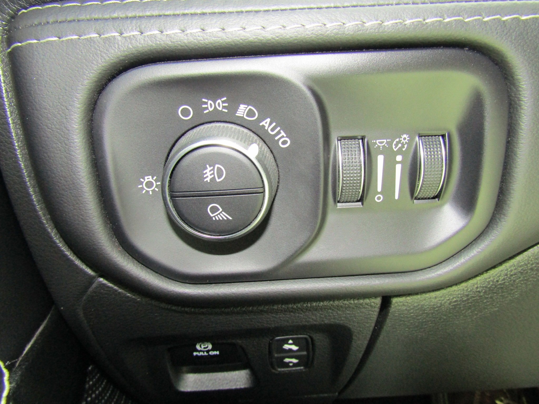 Used 2022 RAM 1500 Limited w/ Off Road Group image 25