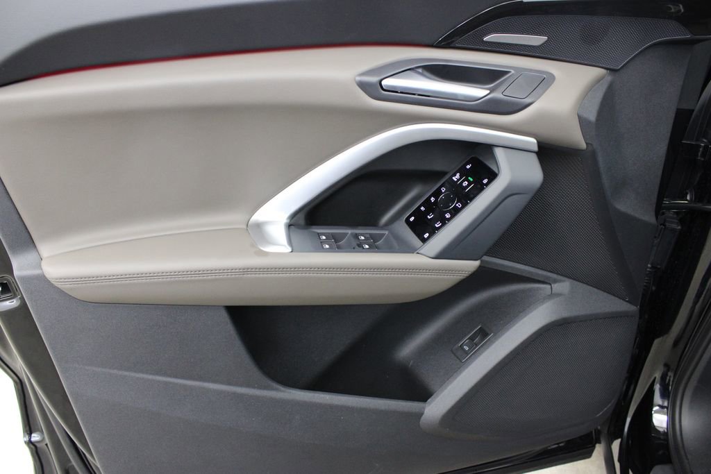 New 2025 Audi Q5 Prestige image 16