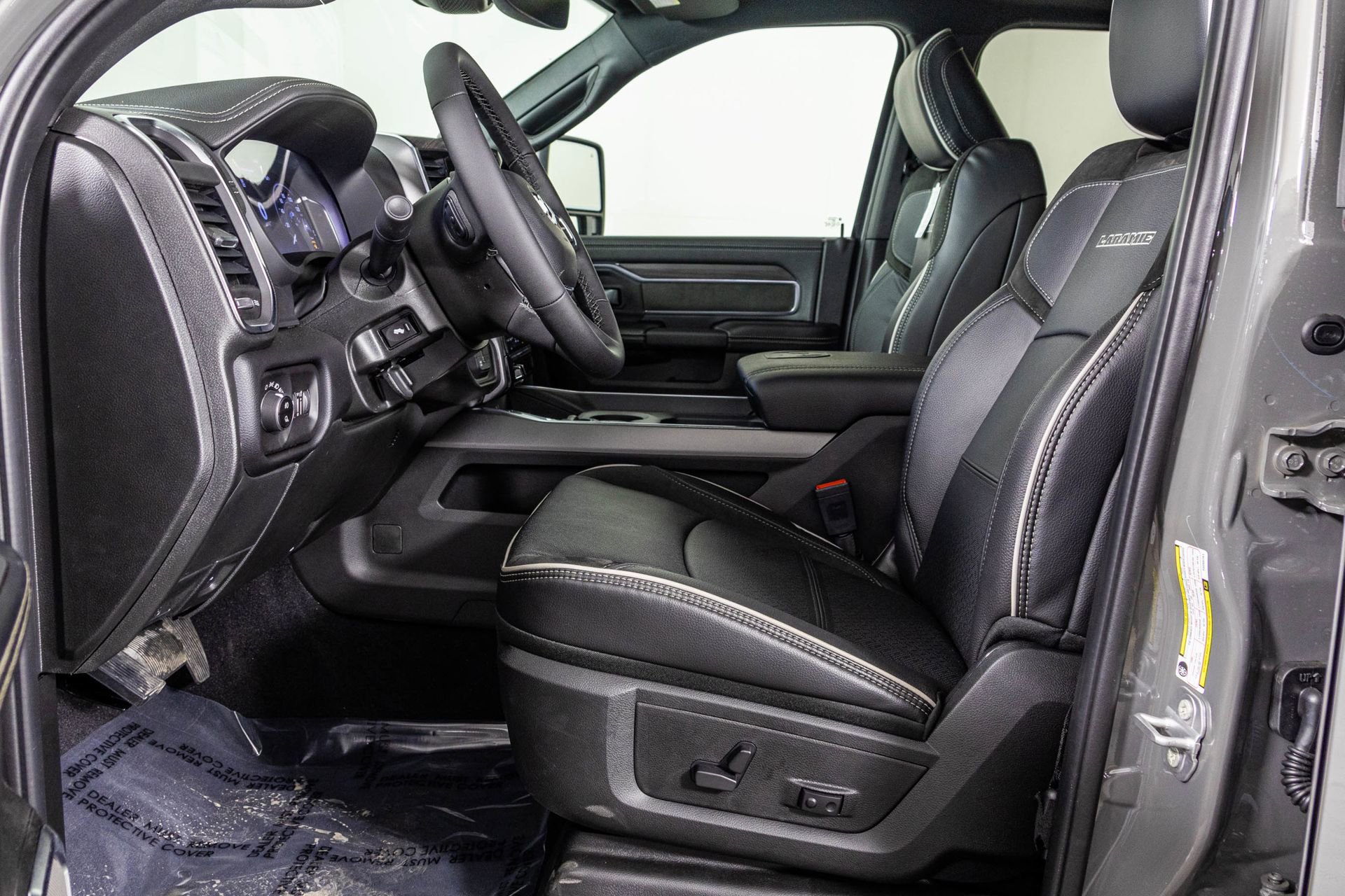 New 2026 RAM 2500 Laramie AWD/4WD image 25